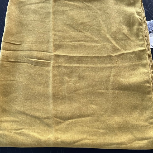 Scarf New without tags - Picture 2 of 4